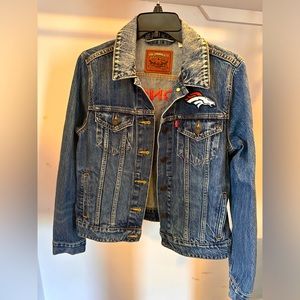 Denver Broncos Women’s Levi’s Denim Jacket